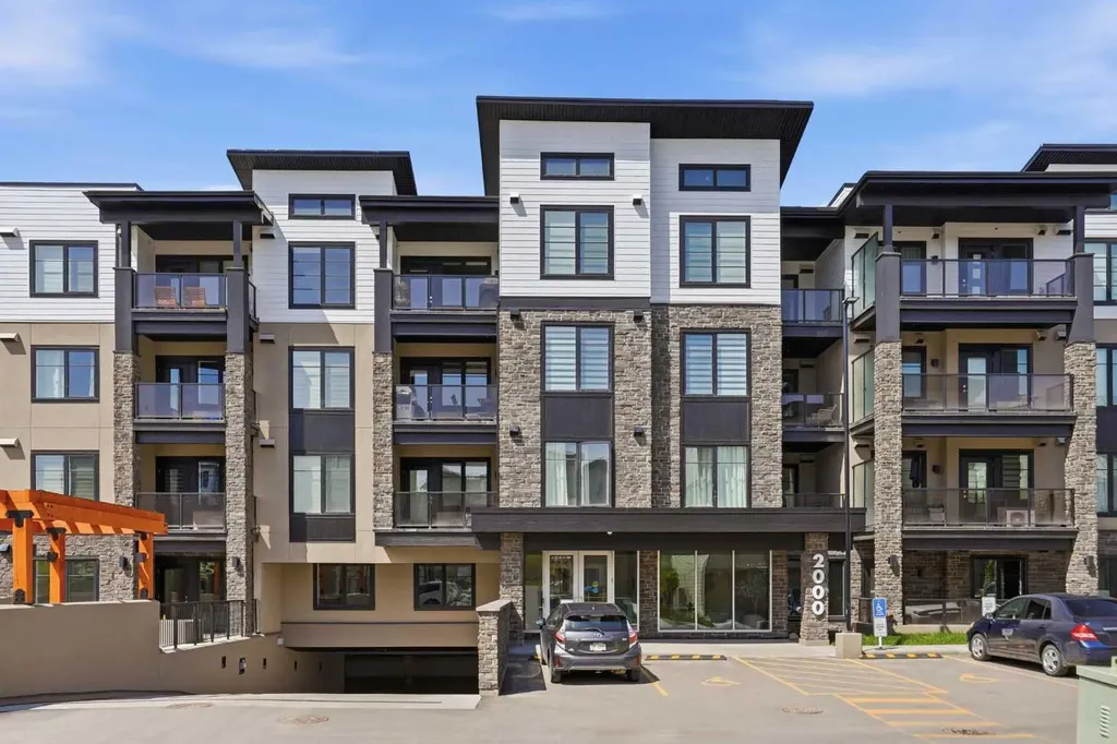 2117 81 Street SW Calgary AB T3H 6H5