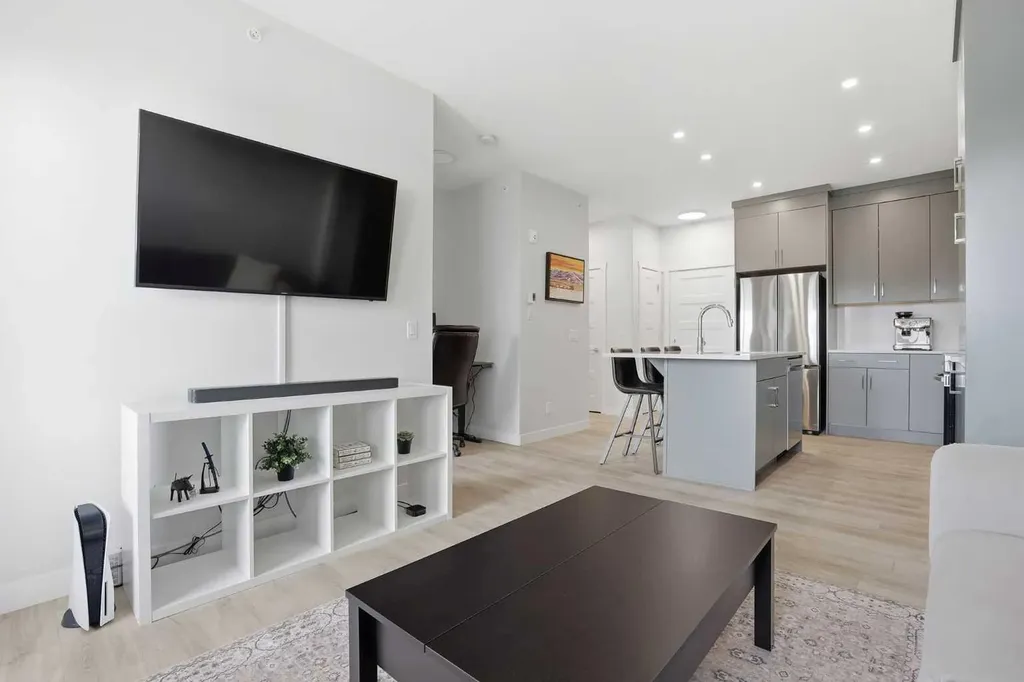 2117 81 Street SW Calgary AB T3H 6H5