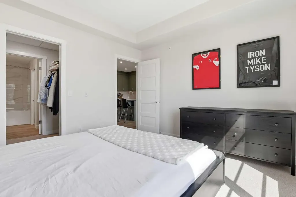 2117 81 Street SW Calgary AB T3H 6H5
