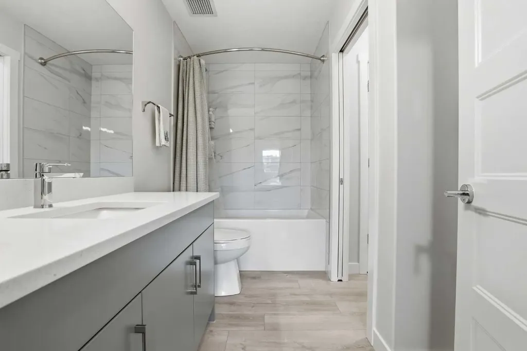 2117 81 Street SW Calgary AB T3H 6H5
