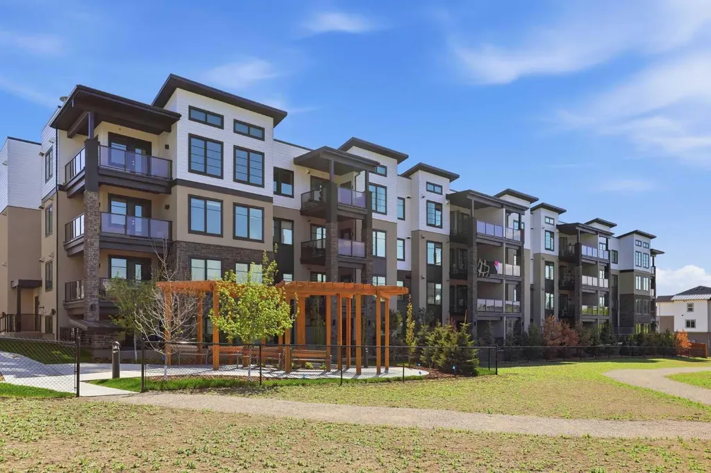 2117 81 Street SW Calgary AB T3H 6H5