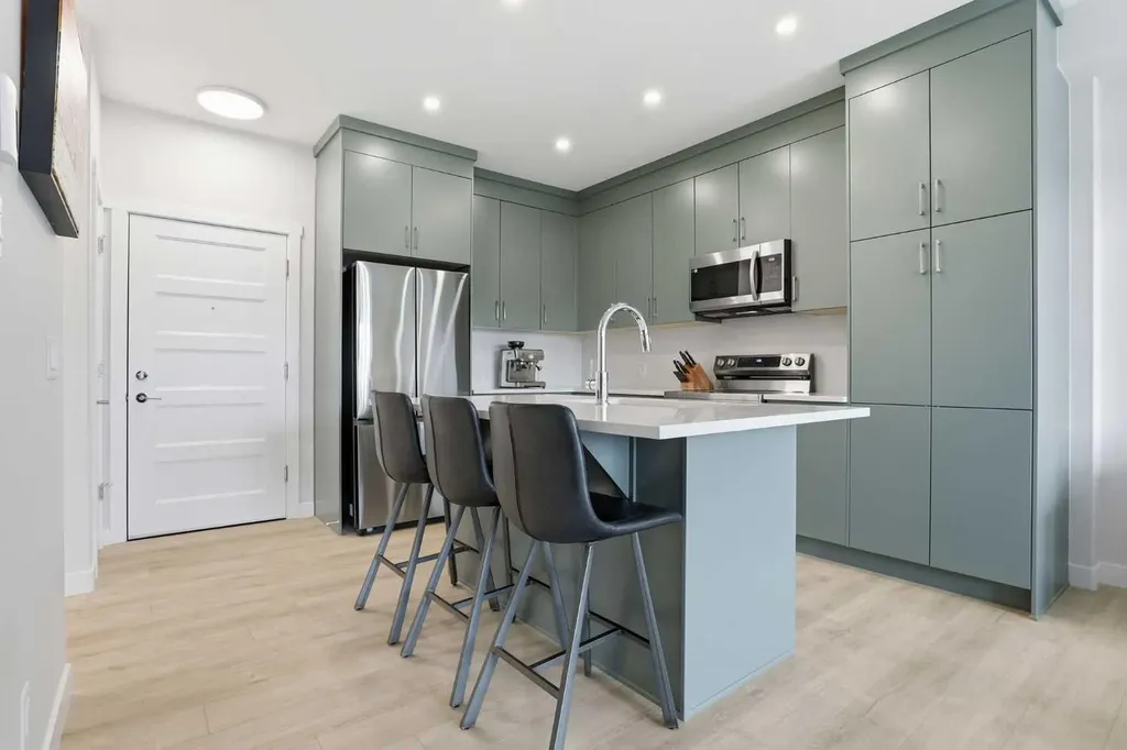 2117 81 Street SW Calgary AB T3H 6H5