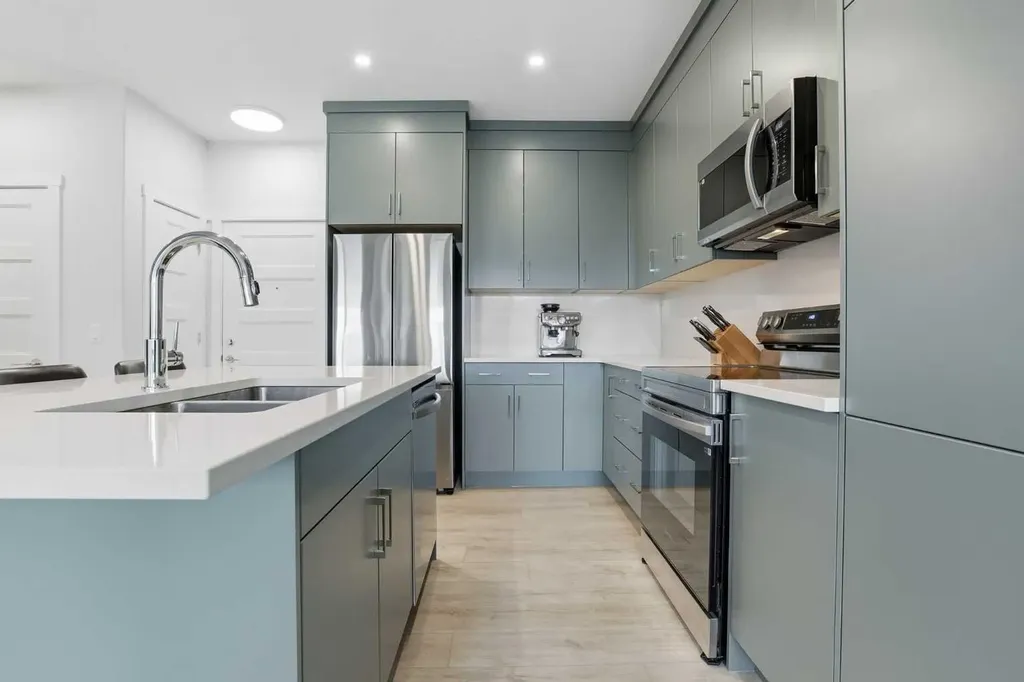 2117 81 Street SW Calgary AB T3H 6H5