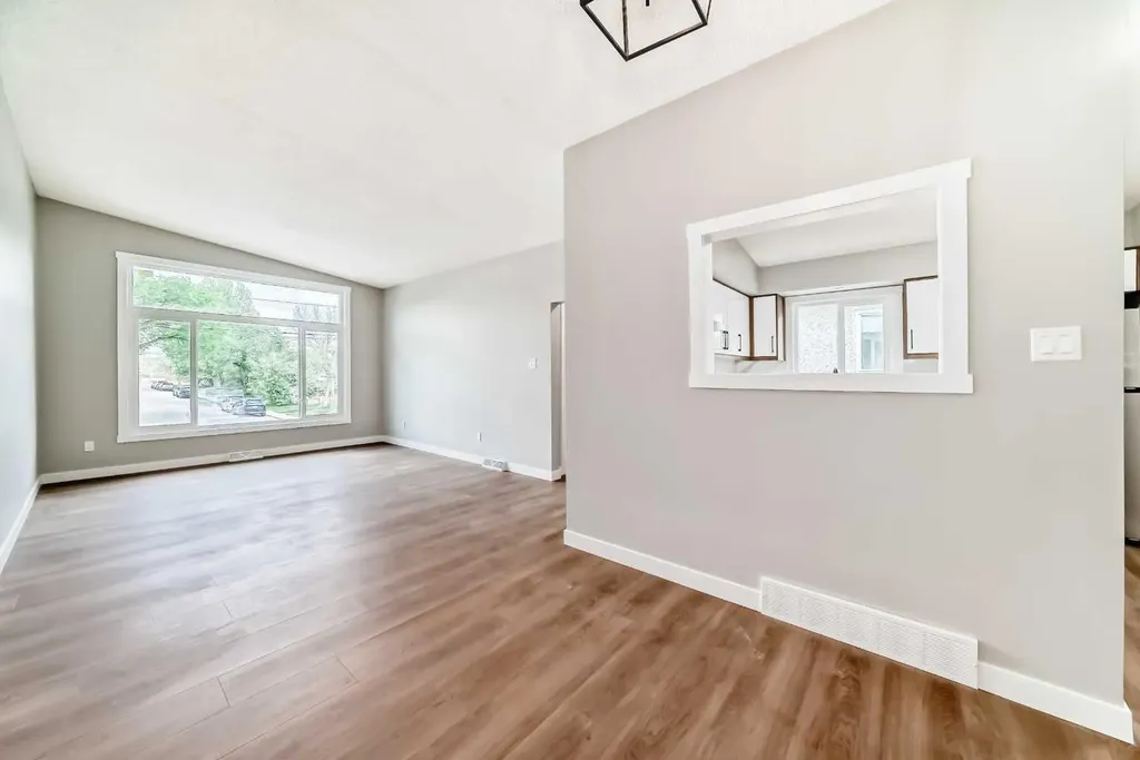 1635 24 Avenue NW Calgary AB T2M 1Y7
