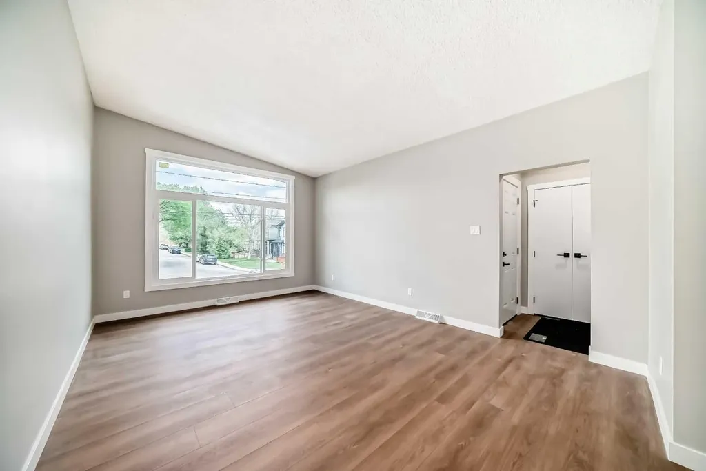 1635 24 Avenue NW Calgary AB T2M 1Y7