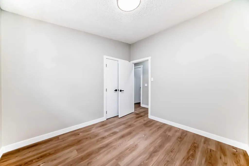 1635 24 Avenue NW Calgary AB T2M 1Y7