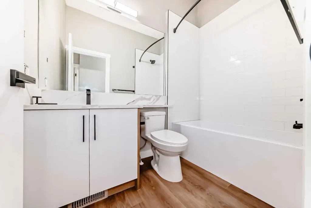 1635 24 Avenue NW Calgary AB T2M 1Y7
