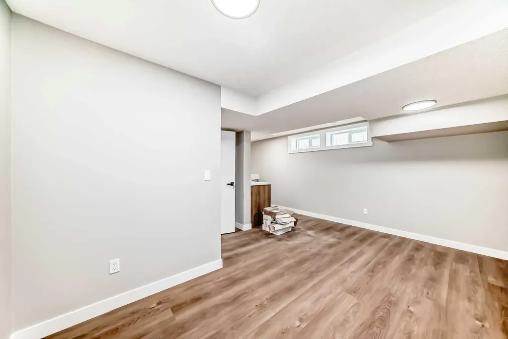 1635 24 Avenue NW Calgary AB T2M 1Y7