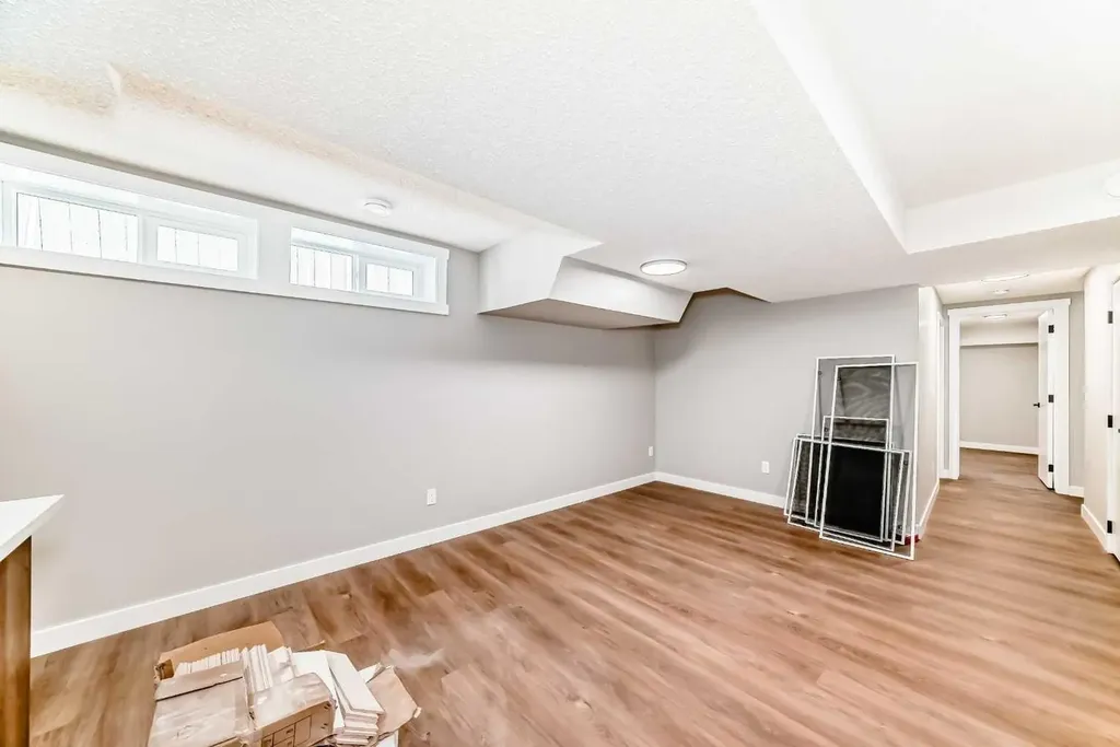 1635 24 Avenue NW Calgary AB T2M 1Y7