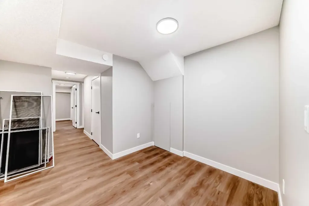 1635 24 Avenue NW Calgary AB T2M 1Y7