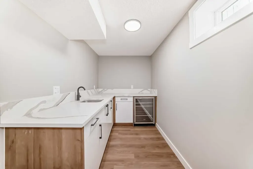 1635 24 Avenue NW Calgary AB T2M 1Y7