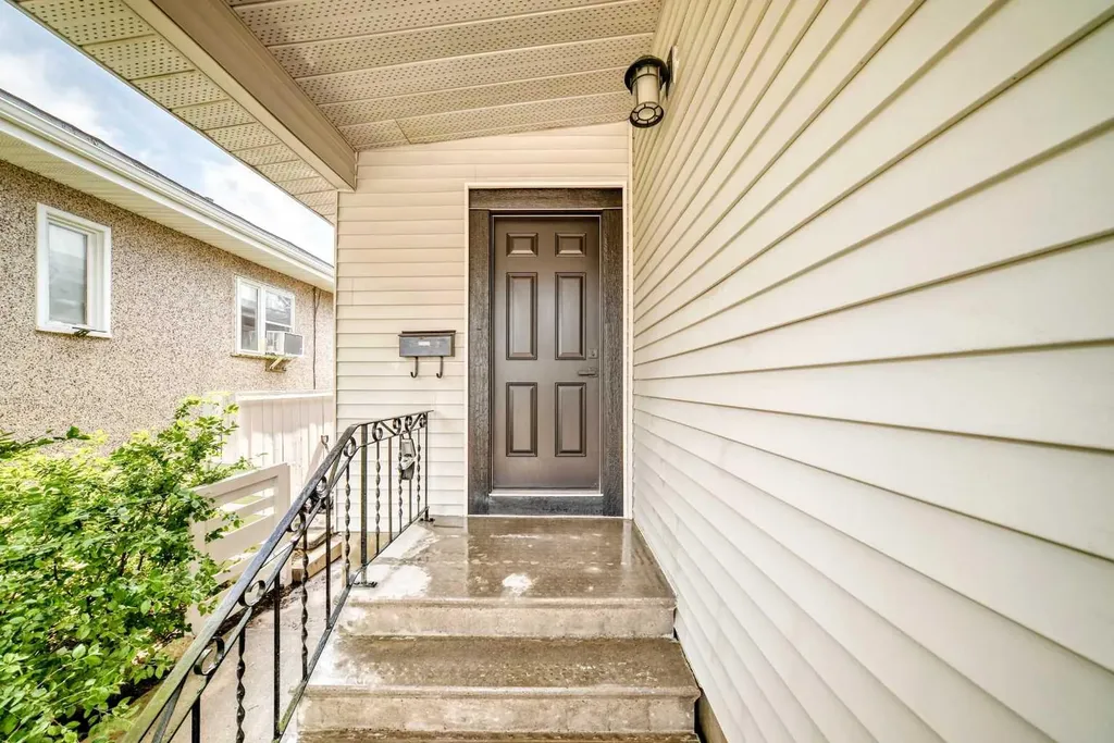 1635 24 Avenue NW Calgary AB T2M 1Y7