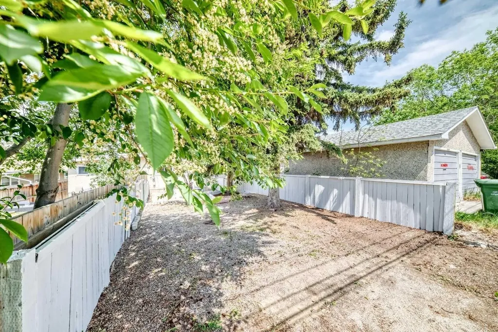 1635 24 Avenue NW Calgary AB T2M 1Y7