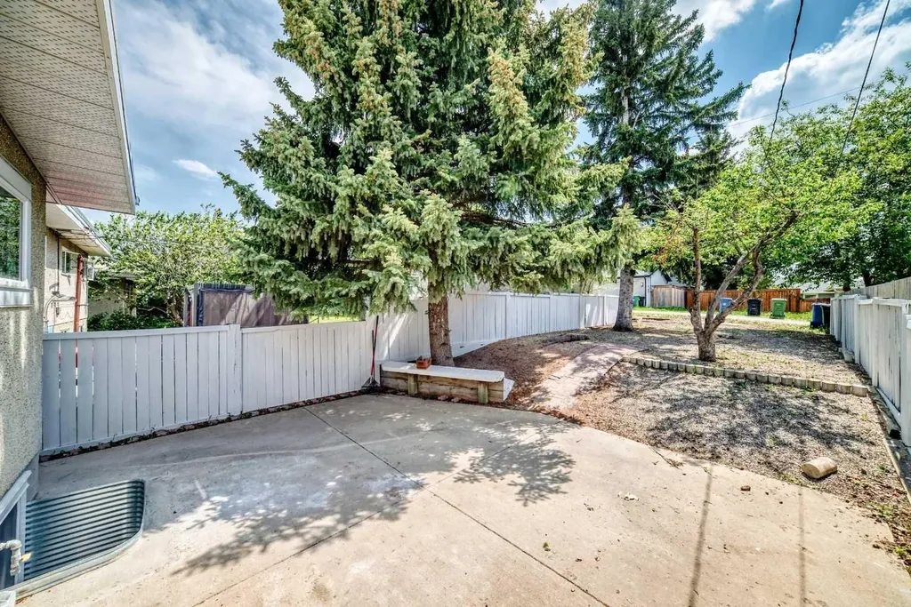 1635 24 Avenue NW Calgary AB T2M 1Y7