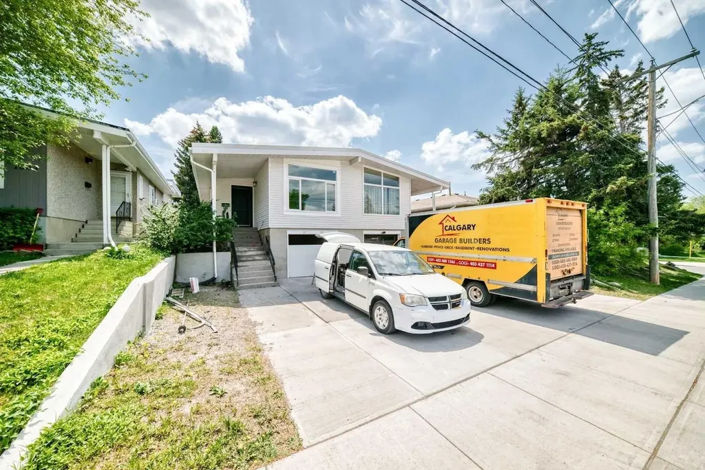 1635 24 Avenue NW Calgary AB T2M 1Y7