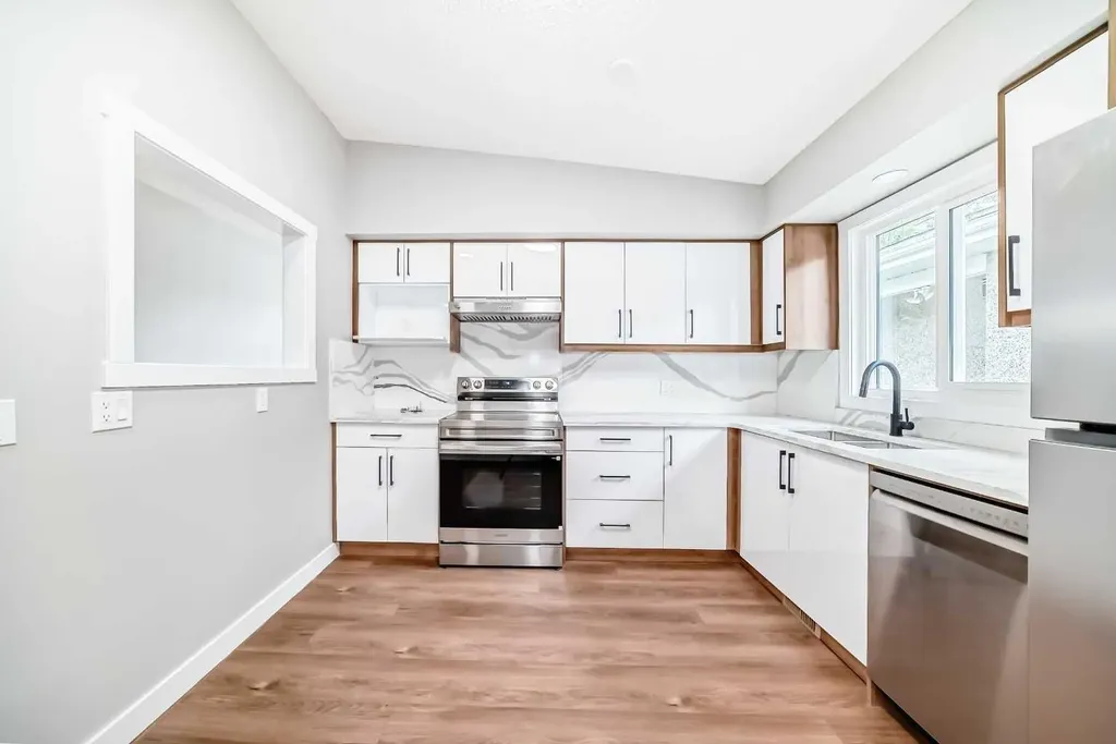 1635 24 Avenue NW Calgary AB T2M 1Y7