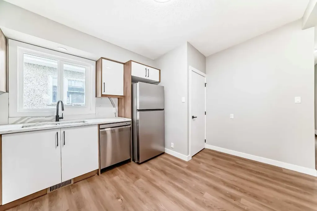1635 24 Avenue NW Calgary AB T2M 1Y7