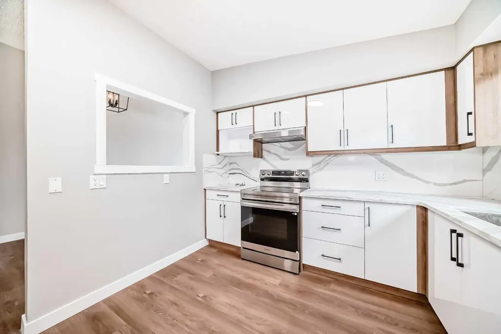 1635 24 Avenue NW Calgary AB T2M 1Y7