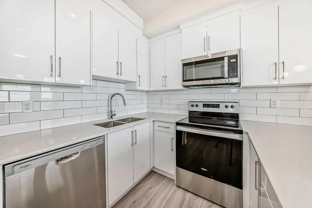 15 Skyview Point Crescent Calgary AB T3N 2T1