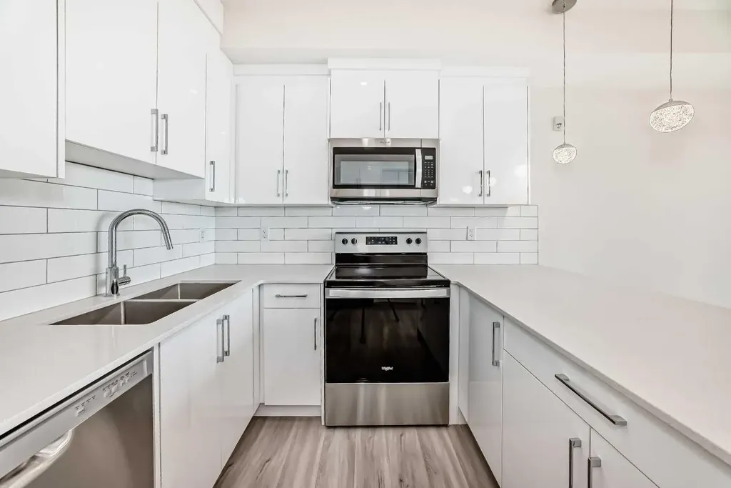 15 Skyview Point Crescent Calgary AB T3N 2T1