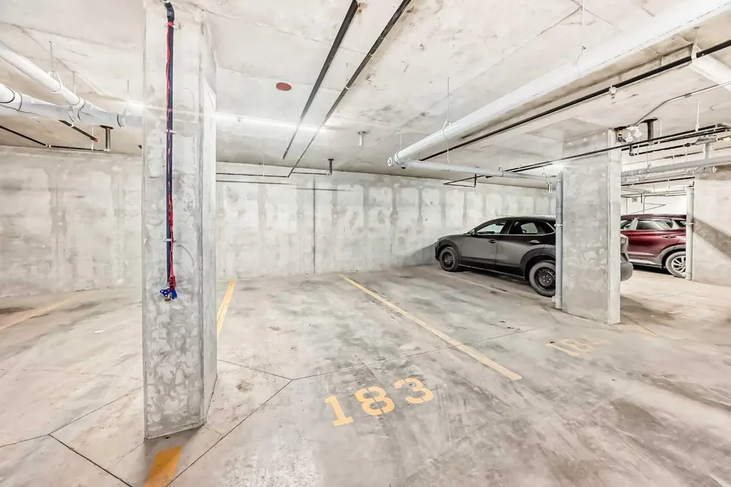 15 Skyview Point Crescent Calgary AB T3N 2T1