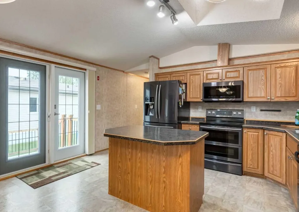 99 Arbour Lake Road NW Calgary AB T3G 4E4
