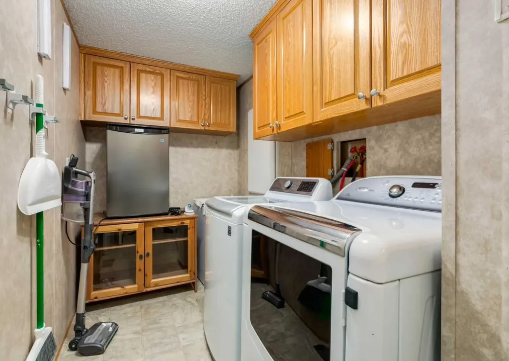 99 Arbour Lake Road NW Calgary AB T3G 4E4