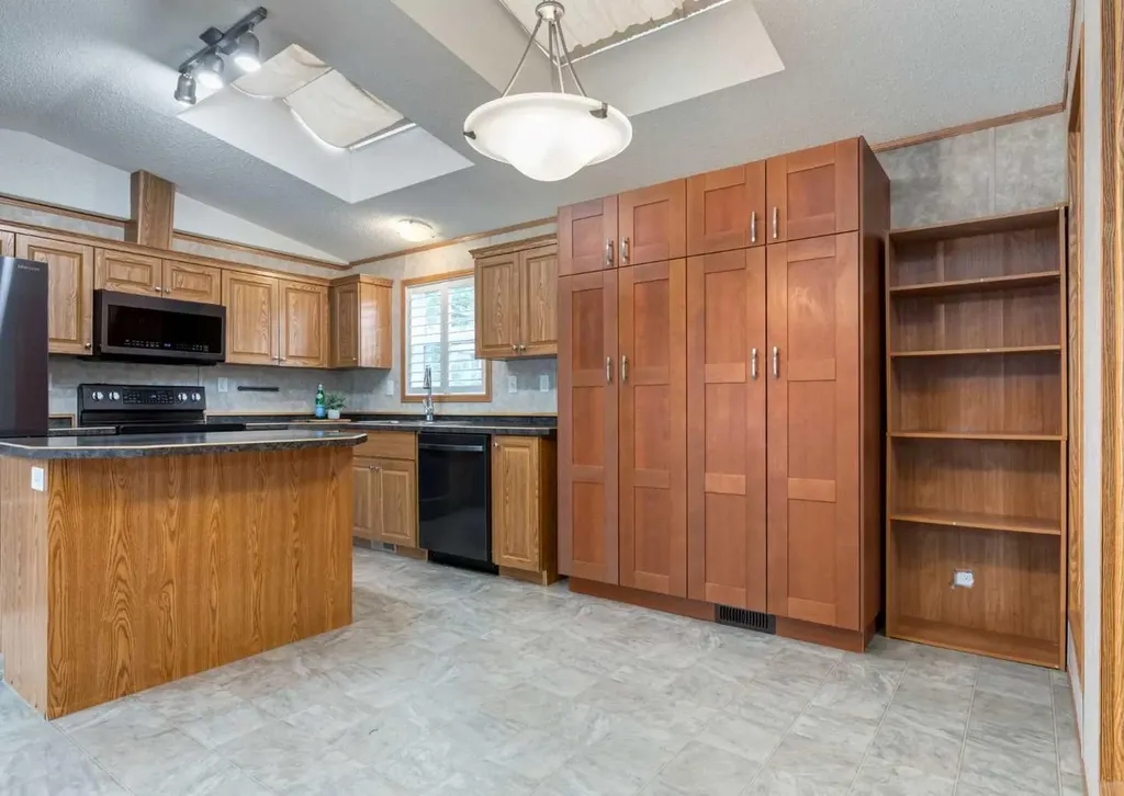 99 Arbour Lake Road NW Calgary AB T3G 4E4