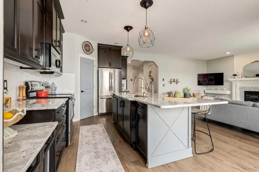 16A Tusslewood Drive NW Calgary AB T3L 0B1
