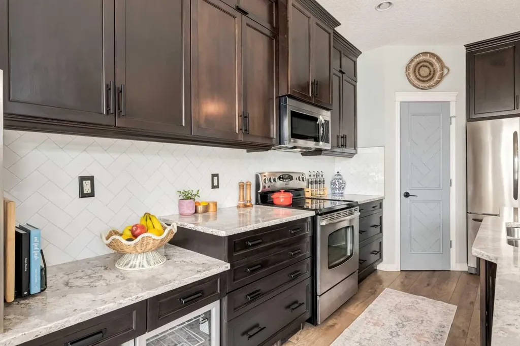 16A Tusslewood Drive NW Calgary AB T3L 0B1
