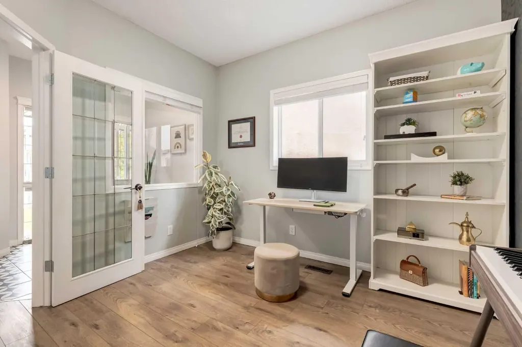 16A Tusslewood Drive NW Calgary AB T3L 0B1