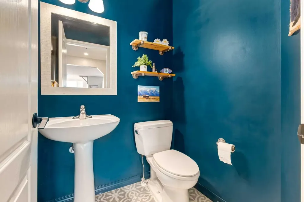 16A Tusslewood Drive NW Calgary AB T3L 0B1