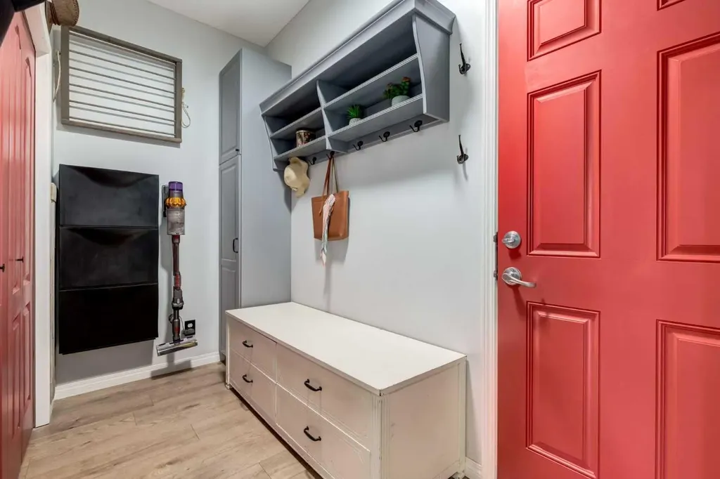 16A Tusslewood Drive NW Calgary AB T3L 0B1