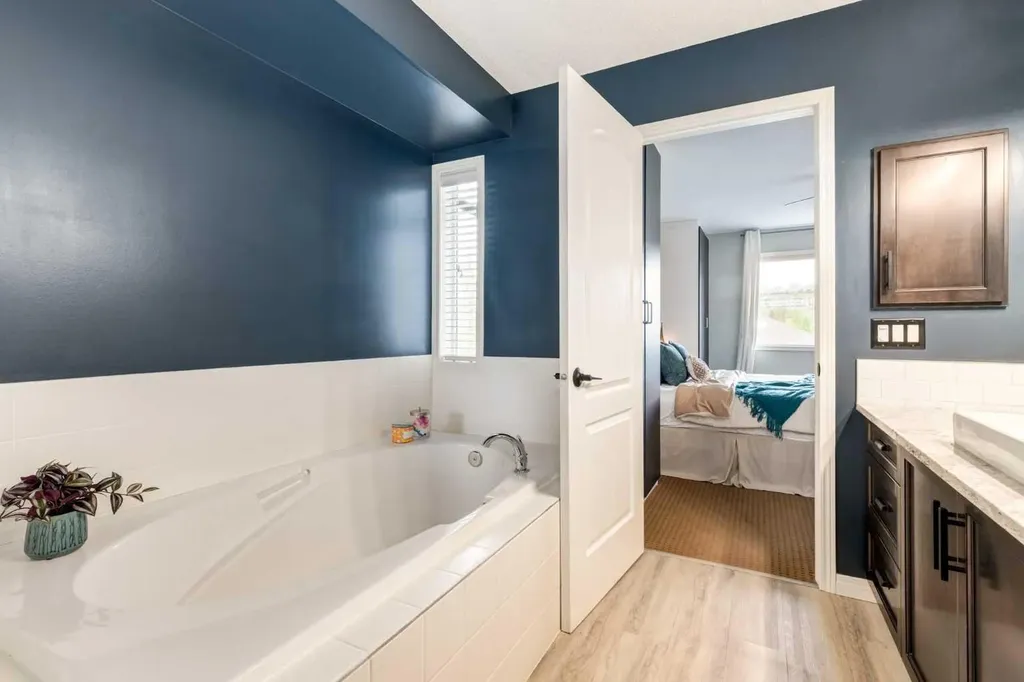 16A Tusslewood Drive NW Calgary AB T3L 0B1