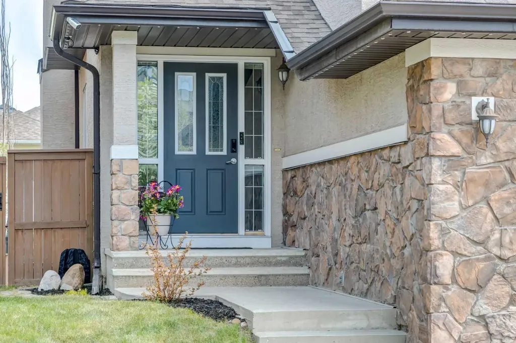16A Tusslewood Drive NW Calgary AB T3L 0B1