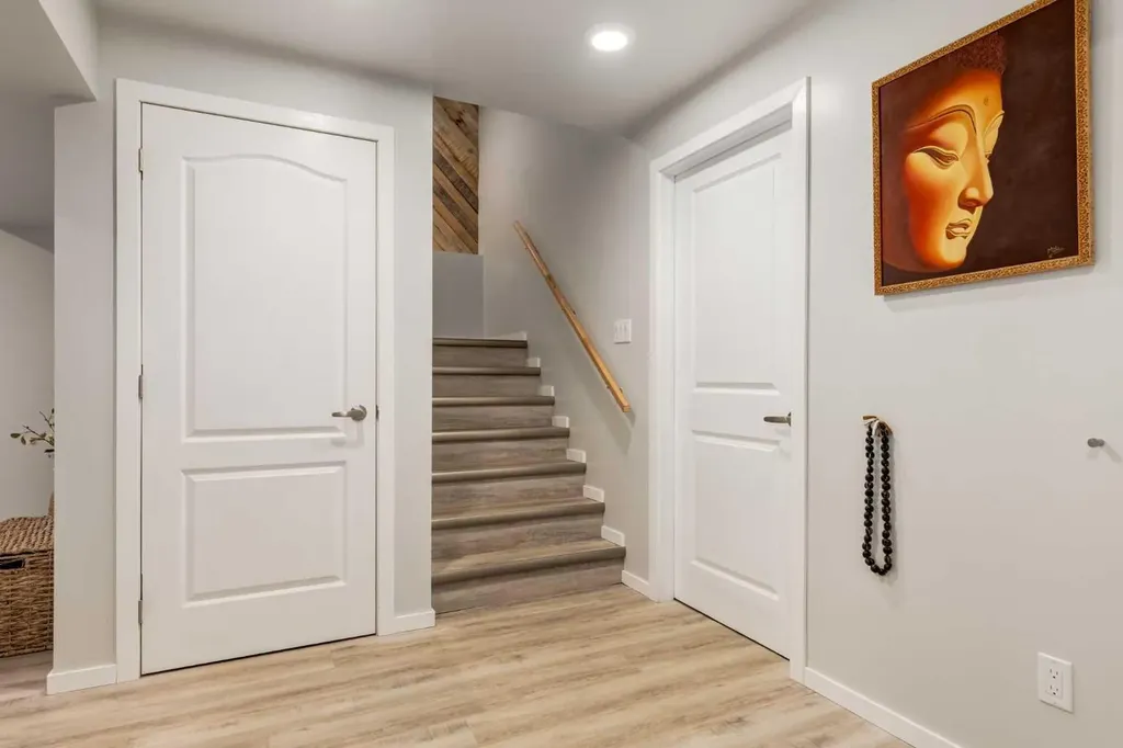 16A Tusslewood Drive NW Calgary AB T3L 0B1