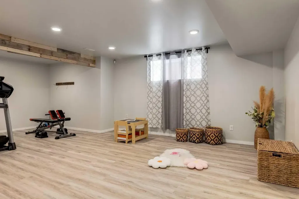 16A Tusslewood Drive NW Calgary AB T3L 0B1
