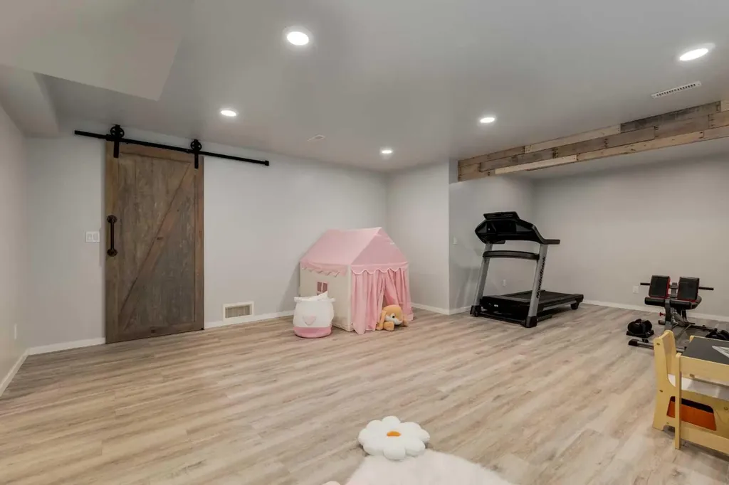 16A Tusslewood Drive NW Calgary AB T3L 0B1
