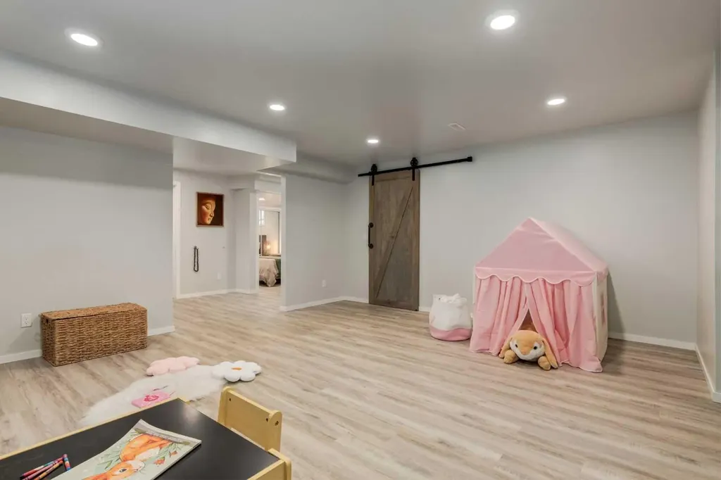 16A Tusslewood Drive NW Calgary AB T3L 0B1