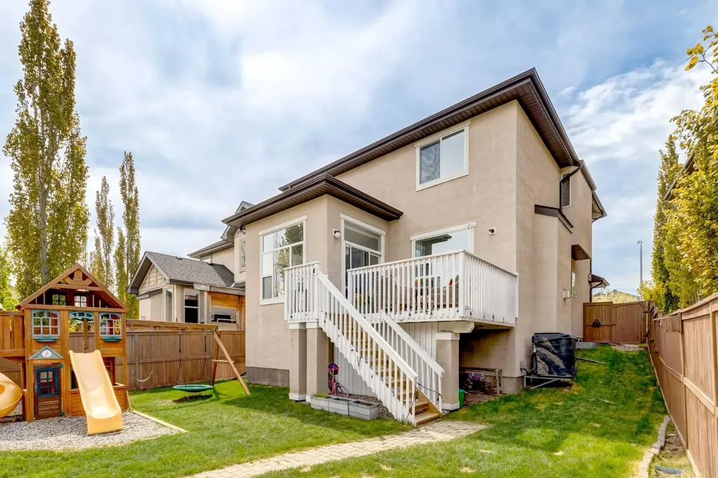 16A Tusslewood Drive NW Calgary AB T3L 0B1