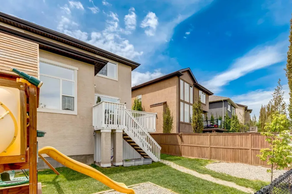 16A Tusslewood Drive NW Calgary AB T3L 0B1