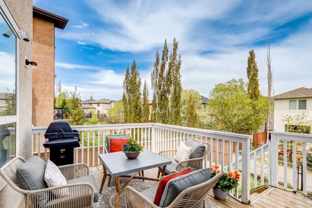 16A Tusslewood Drive NW Calgary AB T3L 0B1