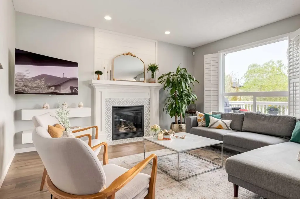 16A Tusslewood Drive NW Calgary AB T3L 0B1