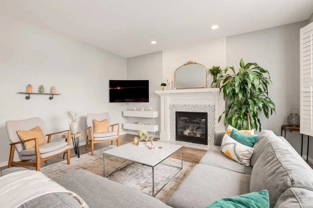 16A Tusslewood Drive NW Calgary AB T3L 0B1