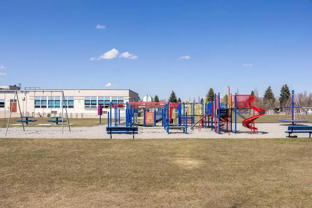 1908 5 Street NE Calgary AB T2E3X5