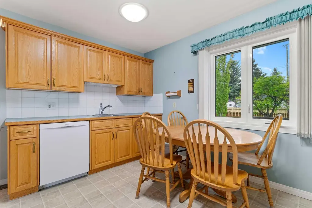 35 Beaupre Crescent Calgary AB T3B 2S9