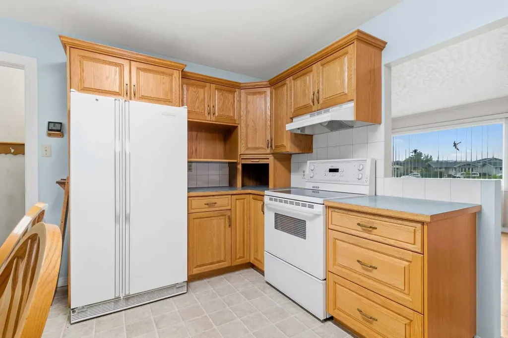 35 Beaupre Crescent Calgary AB T3B 2S9