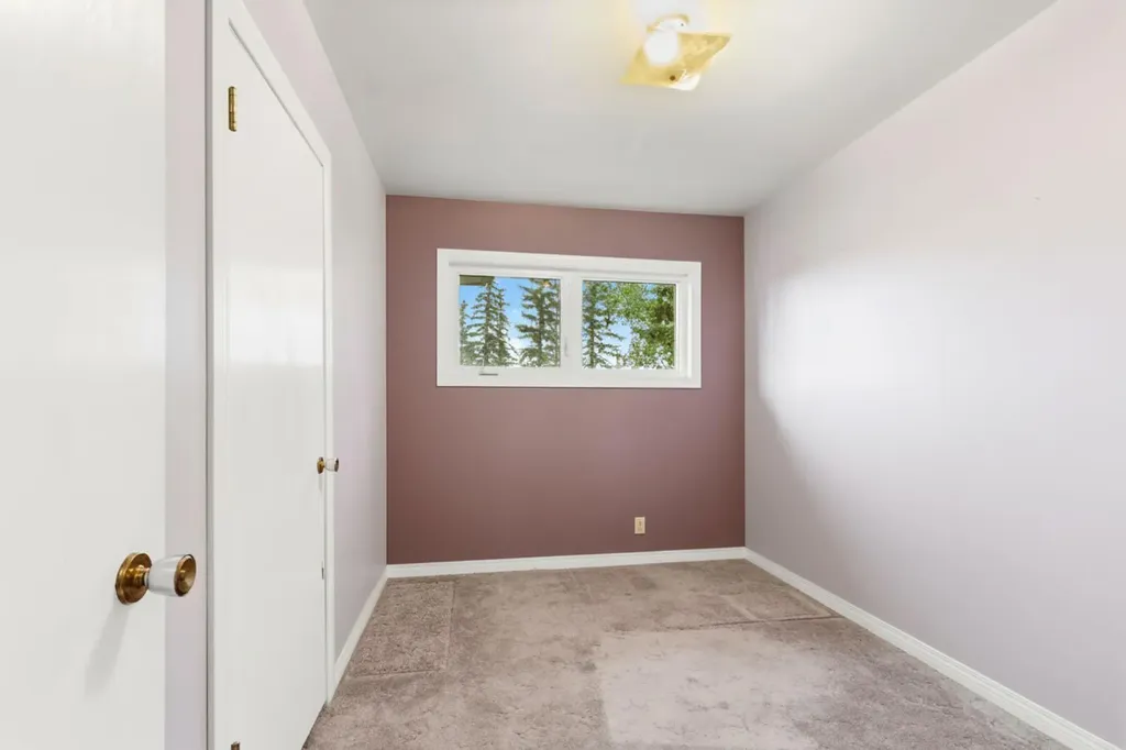 35 Beaupre Crescent Calgary AB T3B 2S9