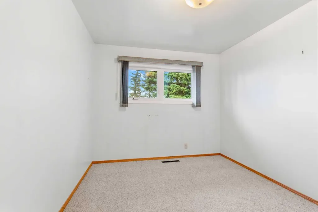 35 Beaupre Crescent Calgary AB T3B 2S9