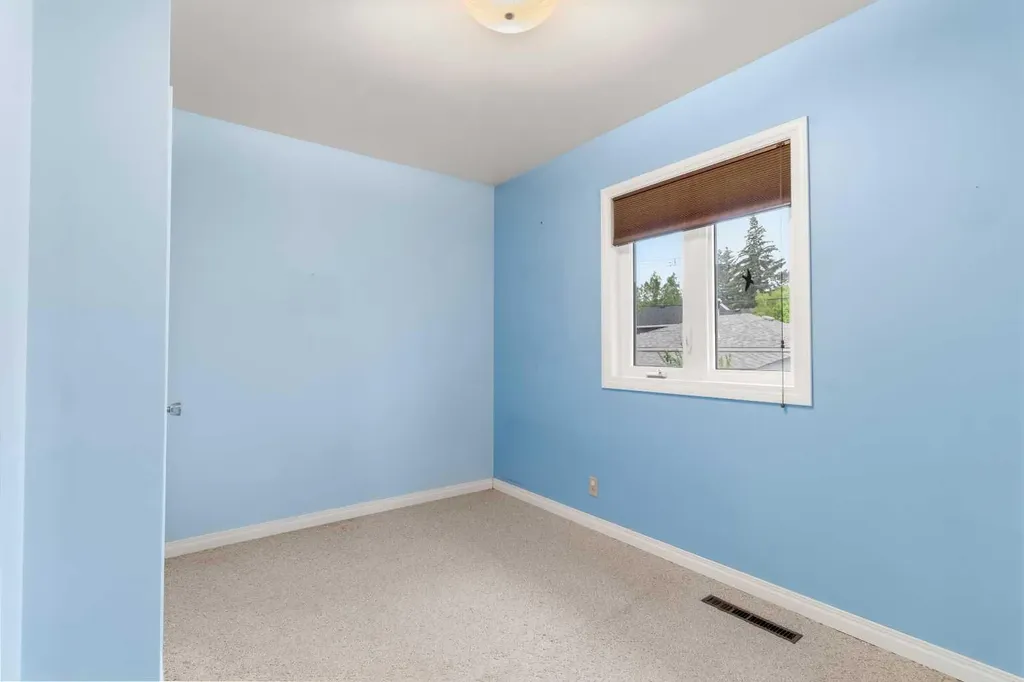 35 Beaupre Crescent Calgary AB T3B 2S9